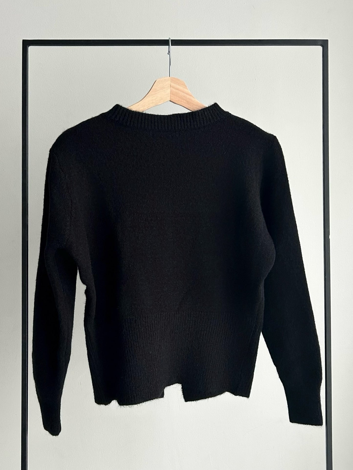 ウエストオープンゴールドボタンカーディガン/ブラック