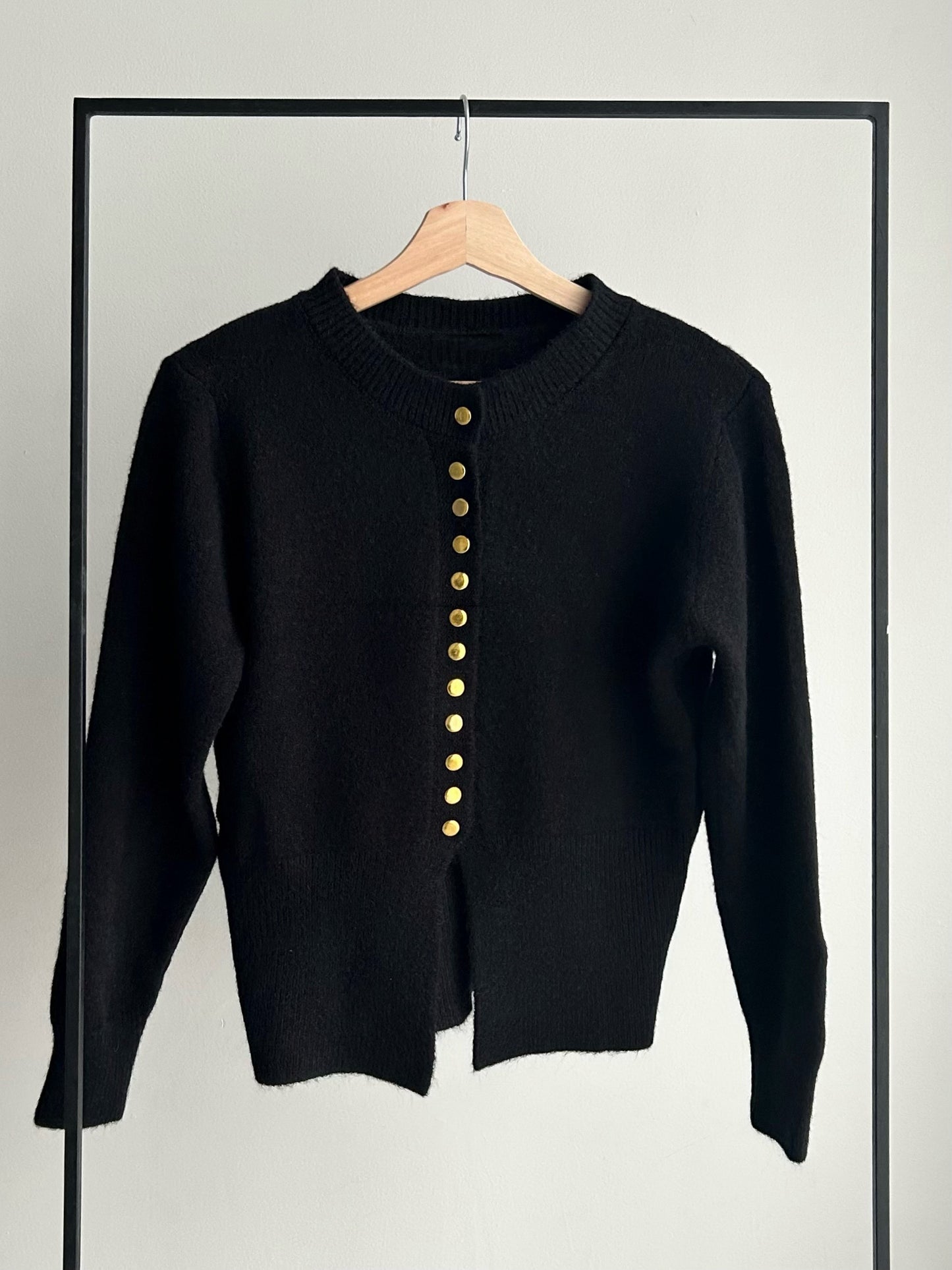 ウエストオープンゴールドボタンカーディガン/ブラック