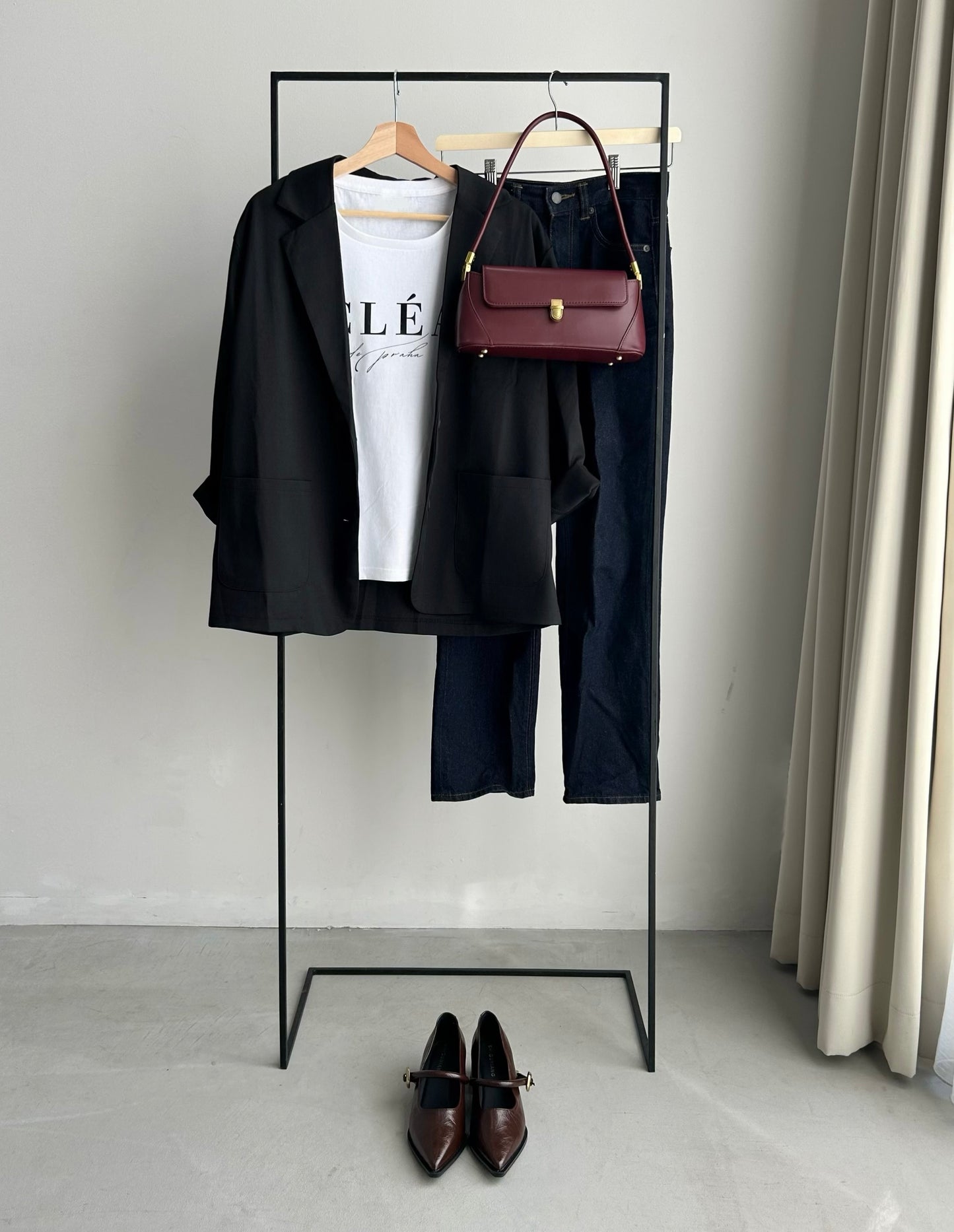 ブランドロゴTシャツ（売上の一部を社会支援活動に使用いたします）