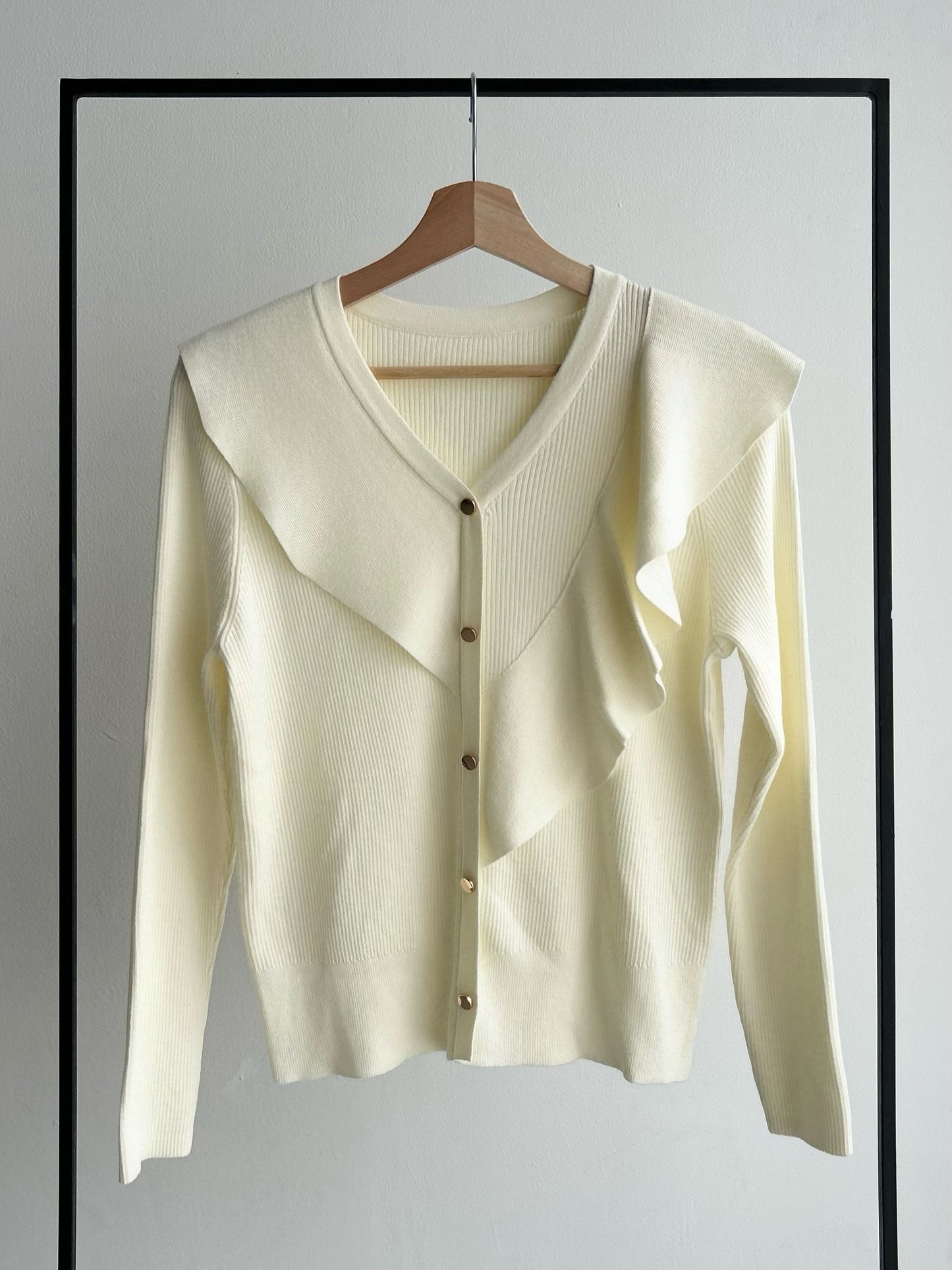 【再販】ゴールドボタンフリルデザインカーディガン/アイボリー