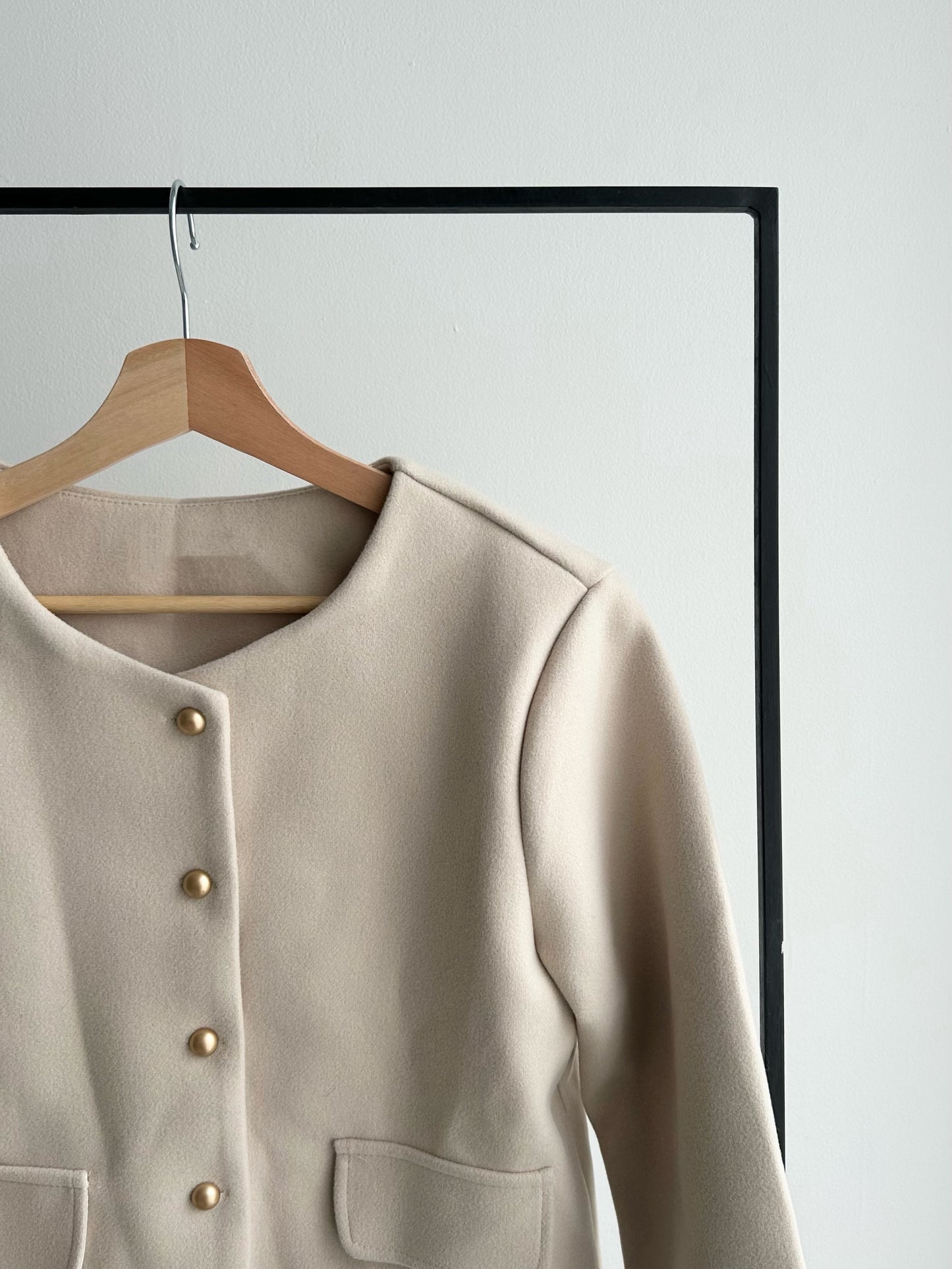 ゴールドボタンショートコート/アイボリー