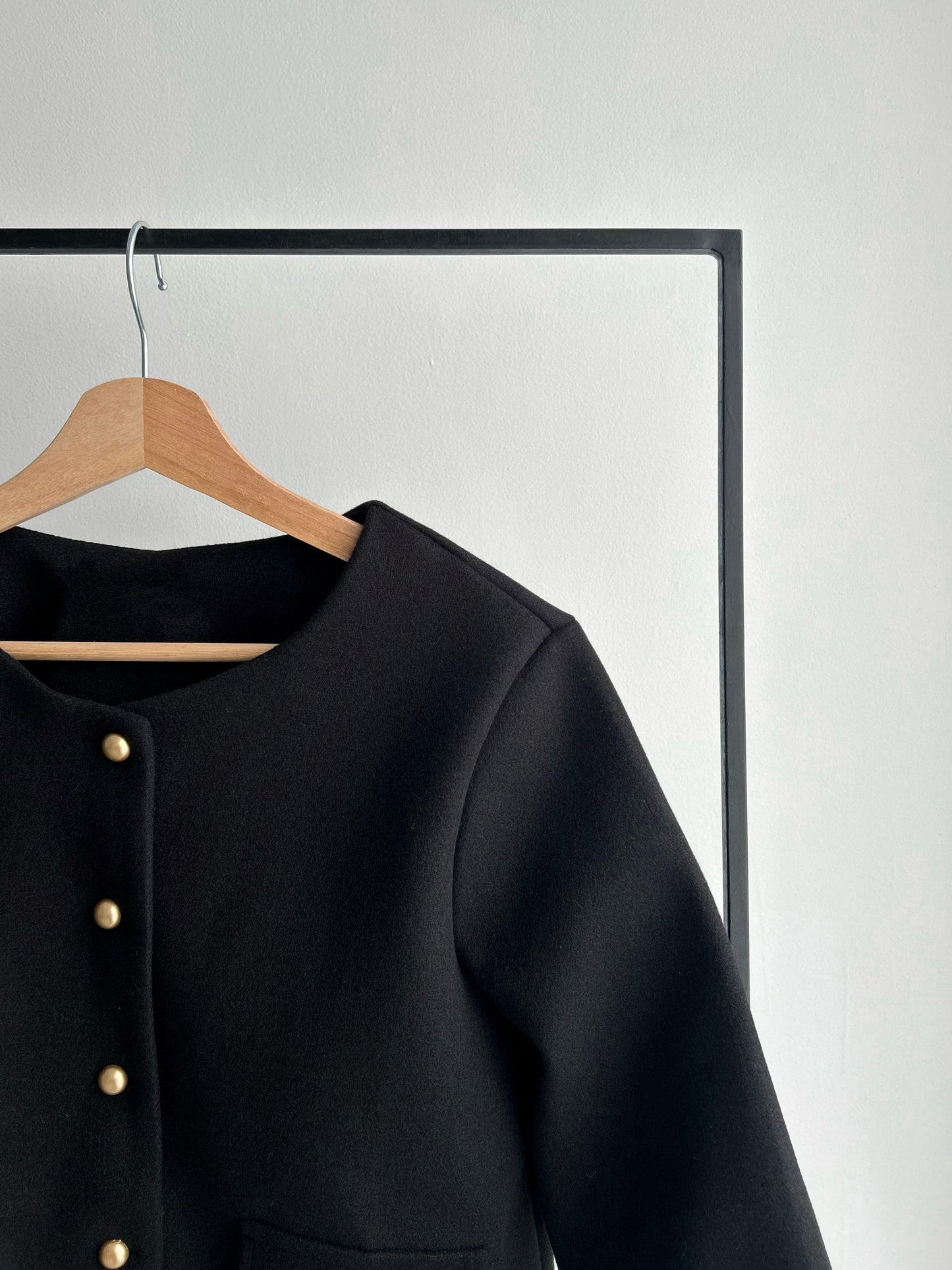 ゴールドボタンショートコート/ブラック