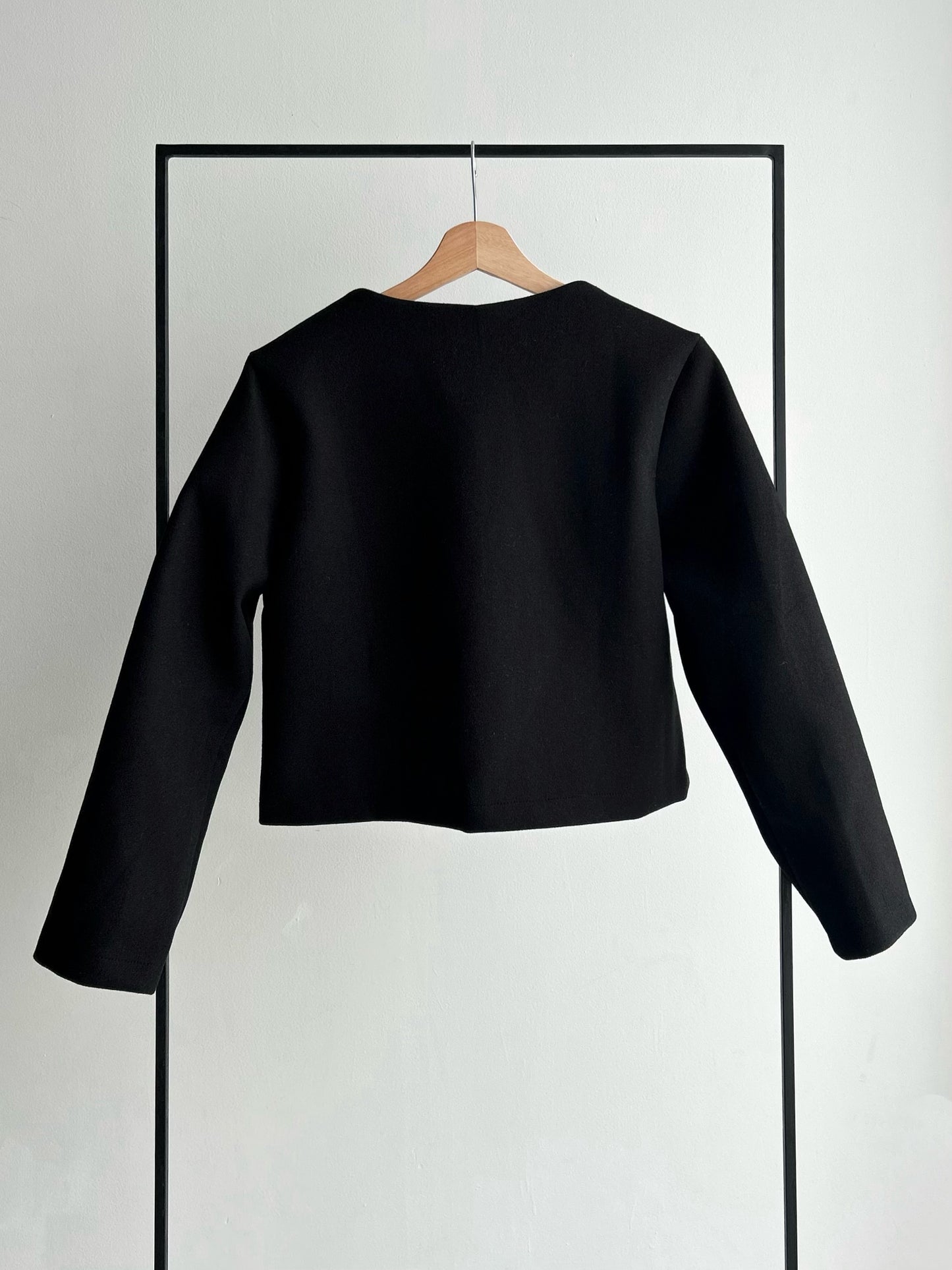 ゴールドボタンショートコート/ブラック